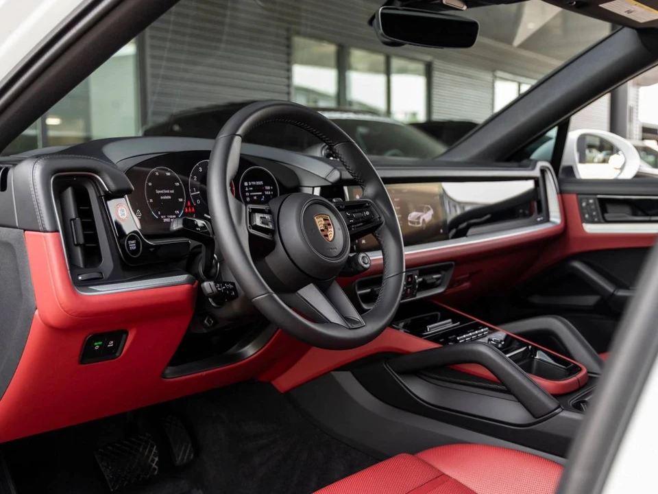 2025 Porsche 9Y0/9Y3 Cayenne Coupe - Image 4 of 4