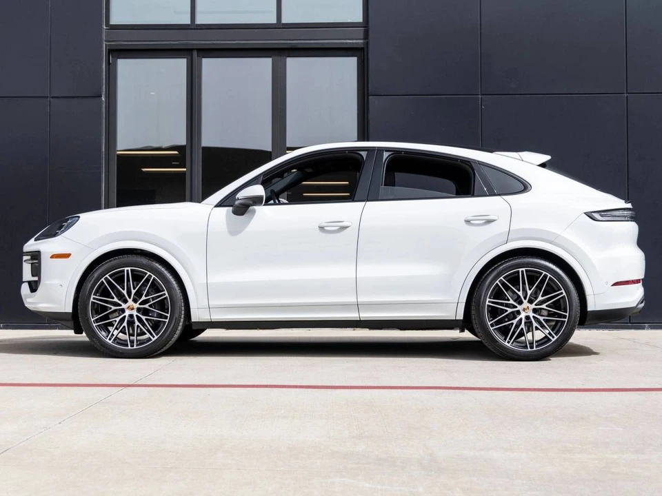 2025 Porsche 9Y0/9Y3 Cayenne Coupe - Image 2 of 4