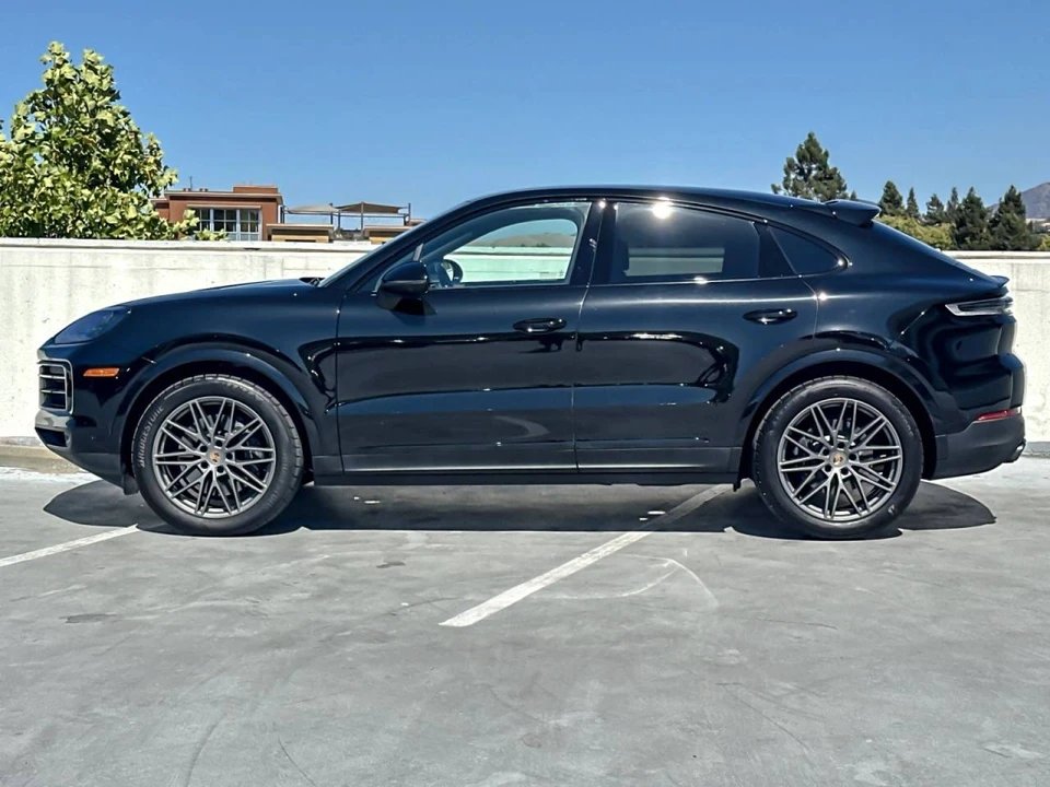 2025 Porsche 9Y0/9Y3 Cayenne Coupe - Image 2 of 5