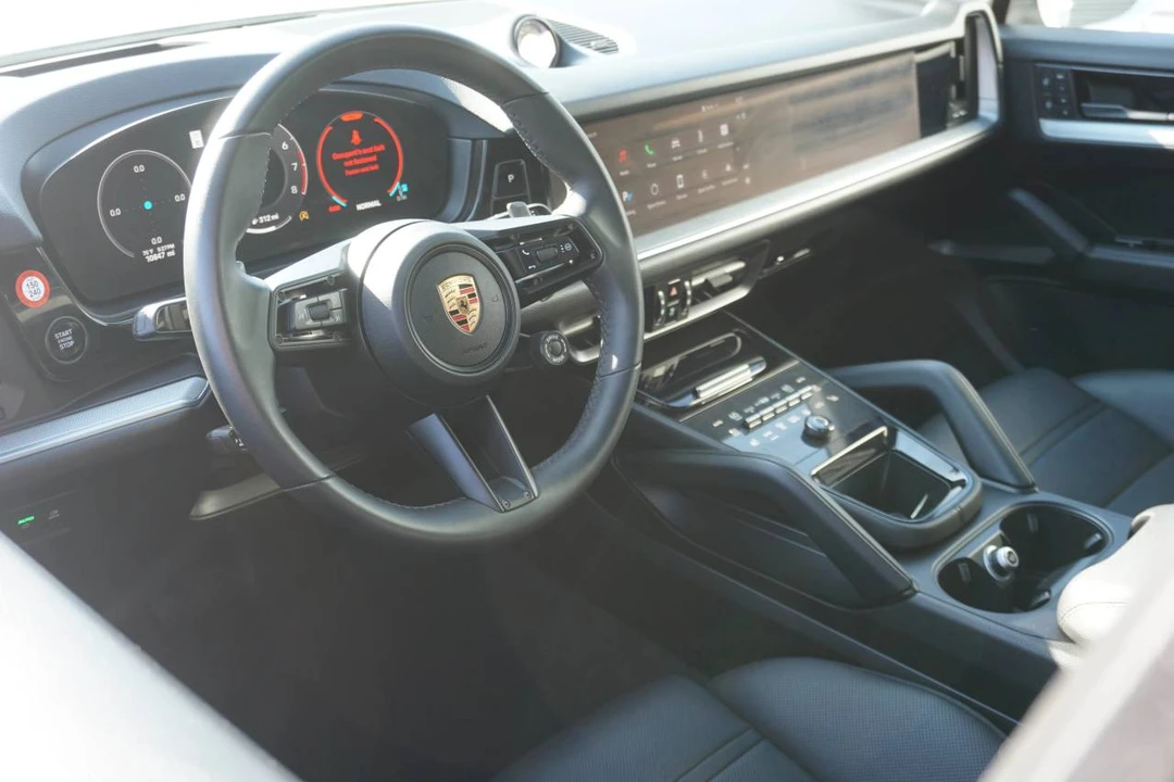 2025 Porsche 9Y0/9Y3 Cayenne Coupe - Image 4 of 5