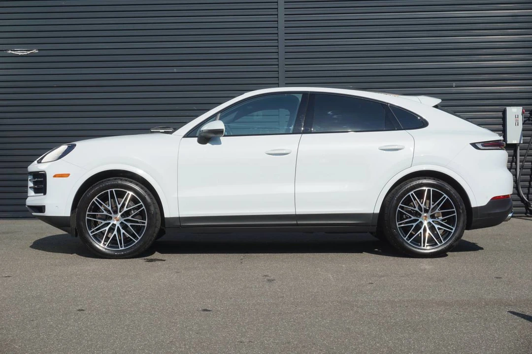 2025 Porsche 9Y0/9Y3 Cayenne Coupe - Image 2 of 5