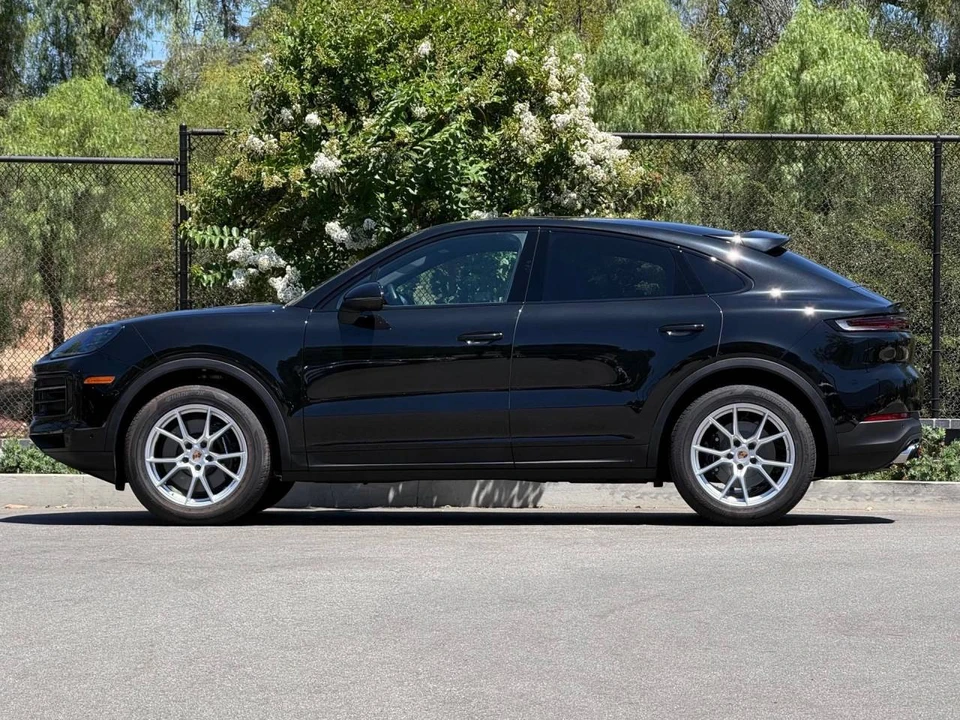 2025 Porsche 9Y0/9Y3 Cayenne Coupe - Image 2 of 5