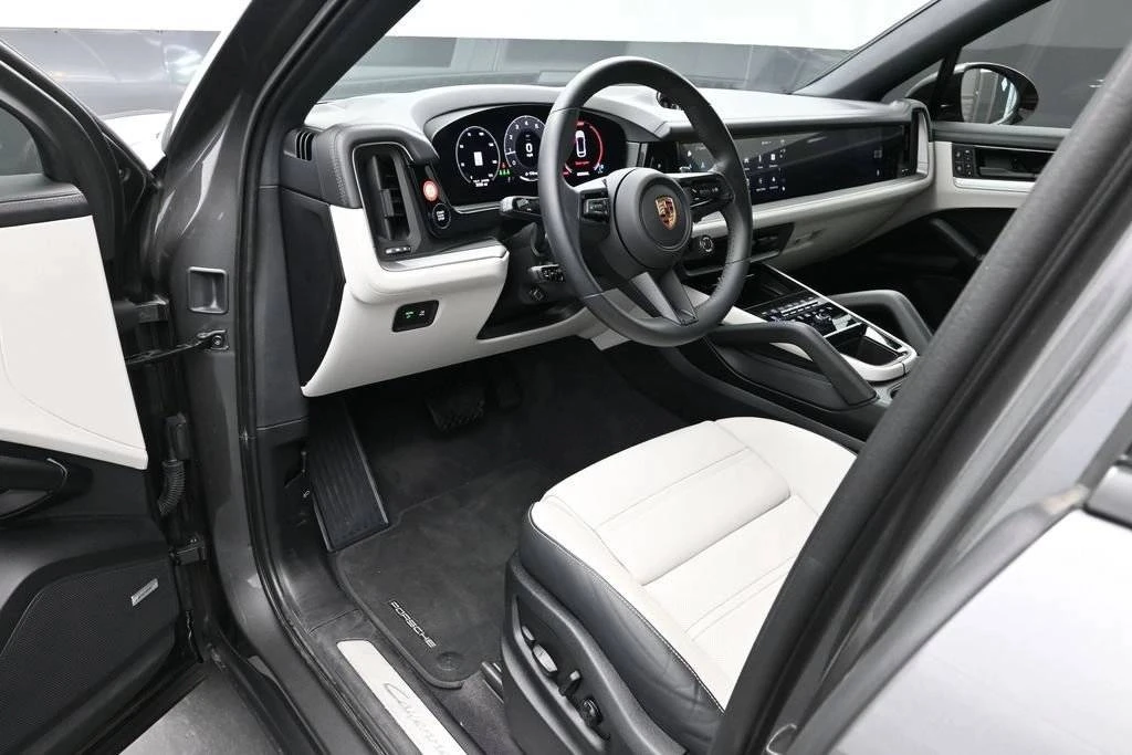2025 Porsche 9Y0/9Y3 Cayenne Coupe - Image 4 of 4