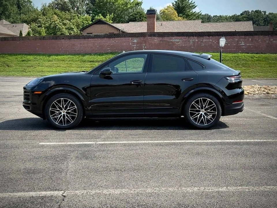2025 Porsche 9Y0/9Y3 Cayenne Coupe - Image 2 of 5