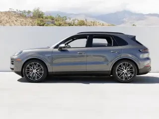 2025 Porsche 9Y0/9Y3 Cayenne - Image 2 of 4