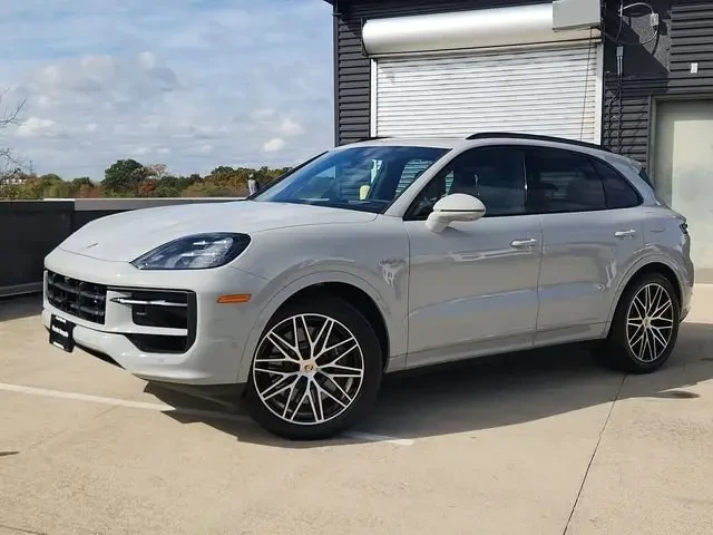 2025 Porsche 9Y0/9Y3 Cayenne - Image 10 of 10