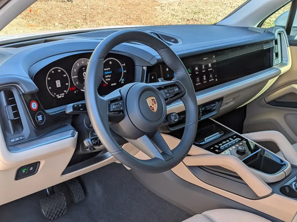 2025 Porsche 9Y0/9Y3 Cayenne - Image 4 of 8
