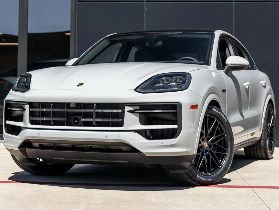 2025 Porsche 9Y0/9Y3 Cayenne - Image 2 of 8