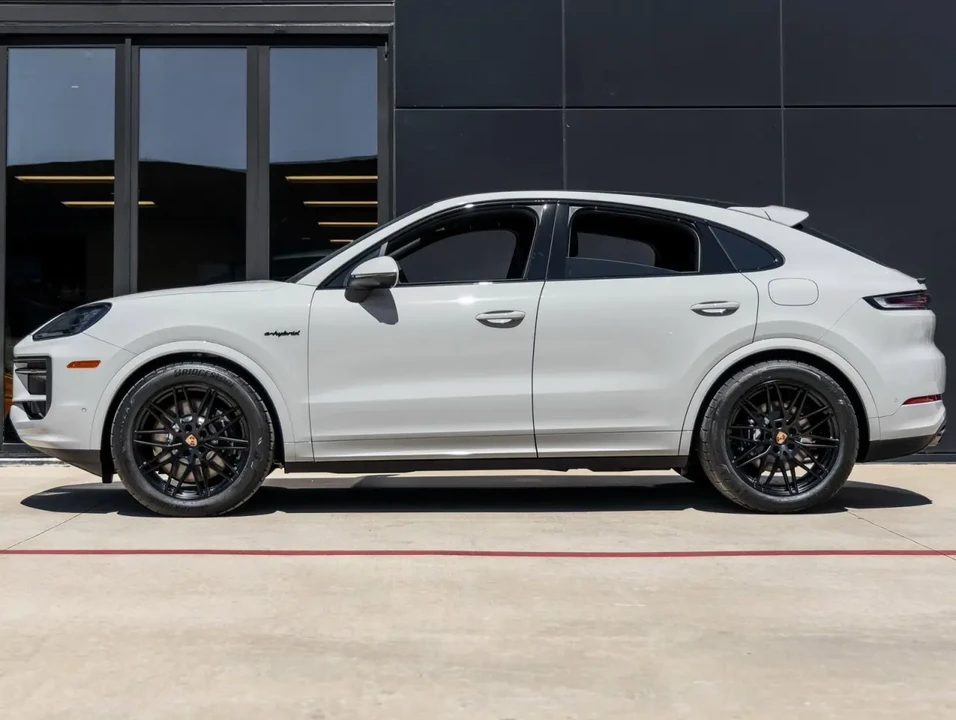 2025 Porsche 9Y0/9Y3 Cayenne - Image 3 of 8