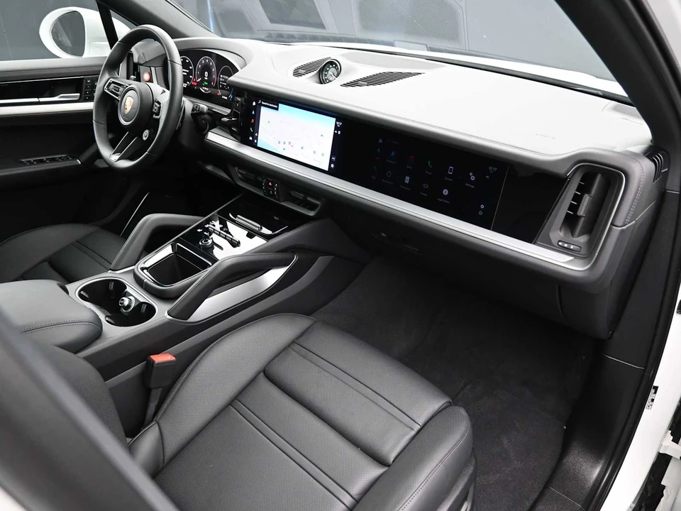 2025 Porsche 9Y0/9Y3 Cayenne Coupe - Image 26 of 31