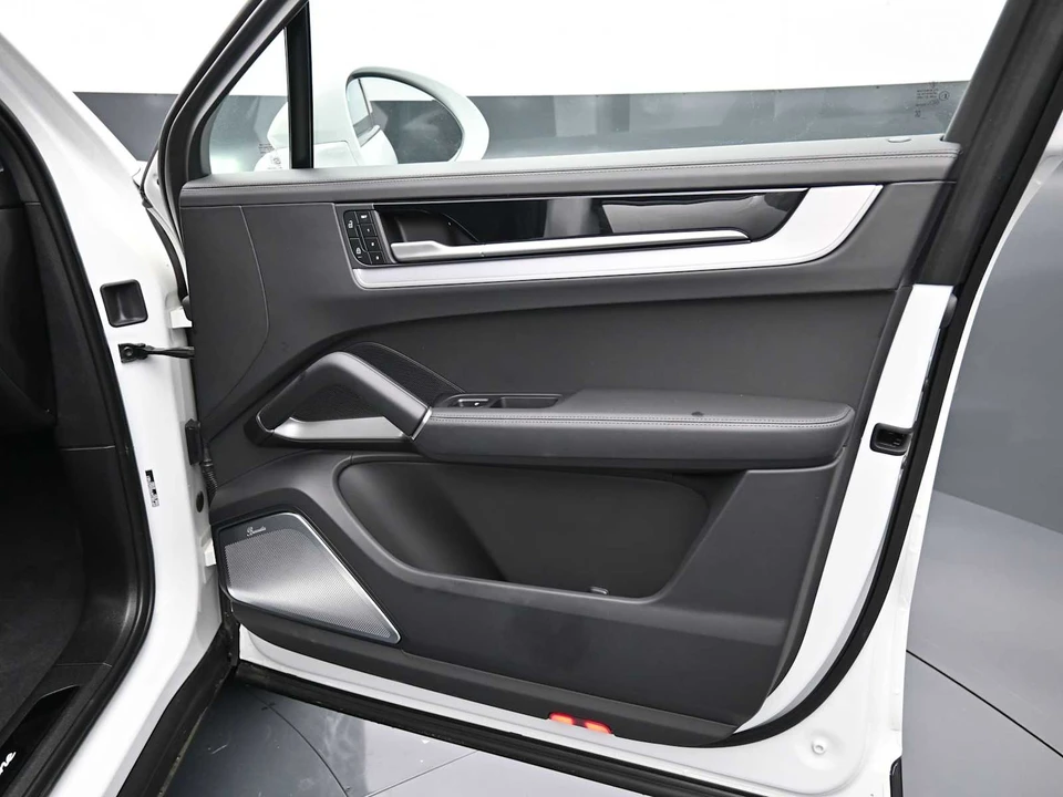 2025 Porsche 9Y0/9Y3 Cayenne Coupe - Image 27 of 31
