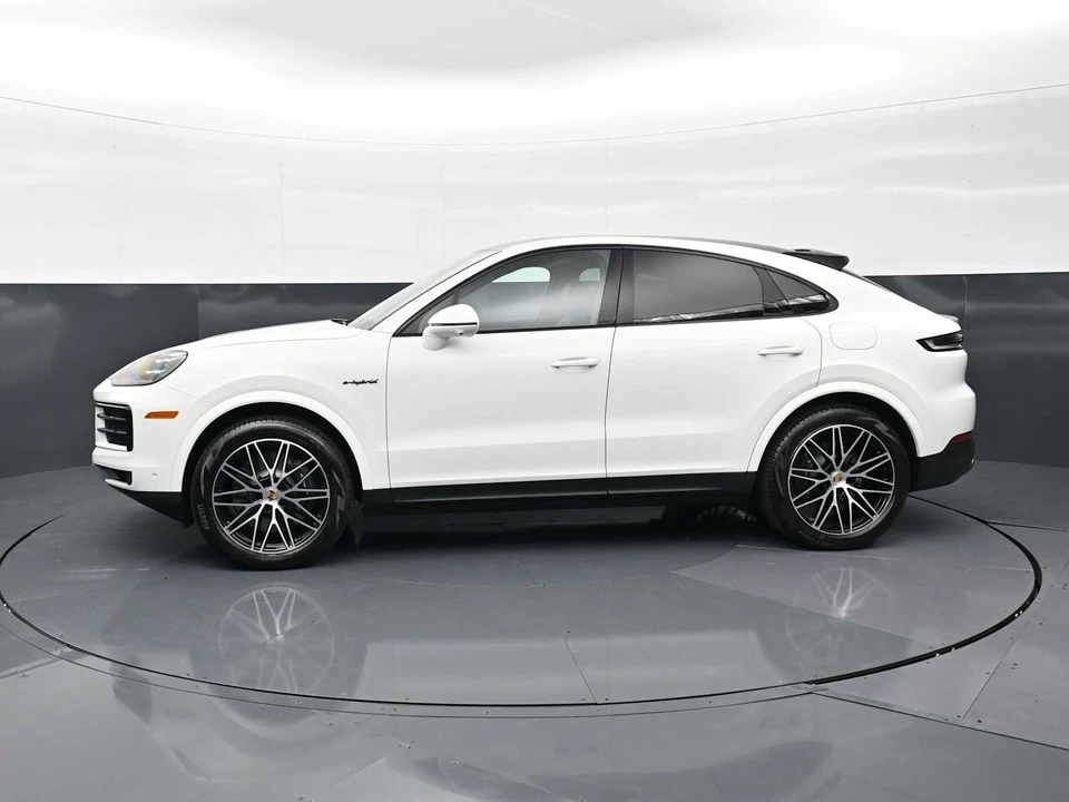 2025 Porsche 9Y0/9Y3 Cayenne Coupe - Image 2 of 31