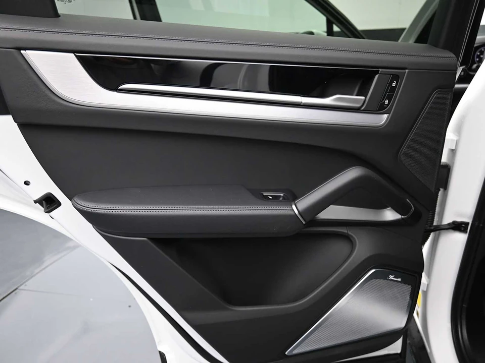 2025 Porsche 9Y0/9Y3 Cayenne Coupe - Image 19 of 31