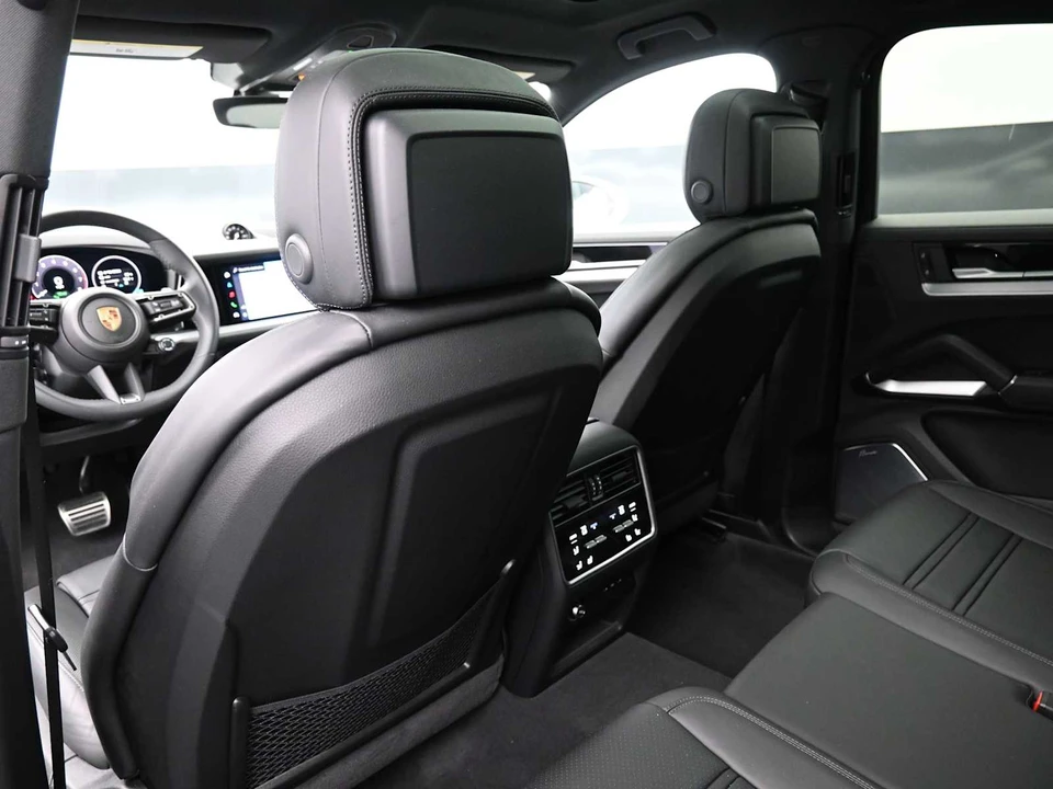 2025 Porsche 9Y0/9Y3 Cayenne Coupe - Image 17 of 31