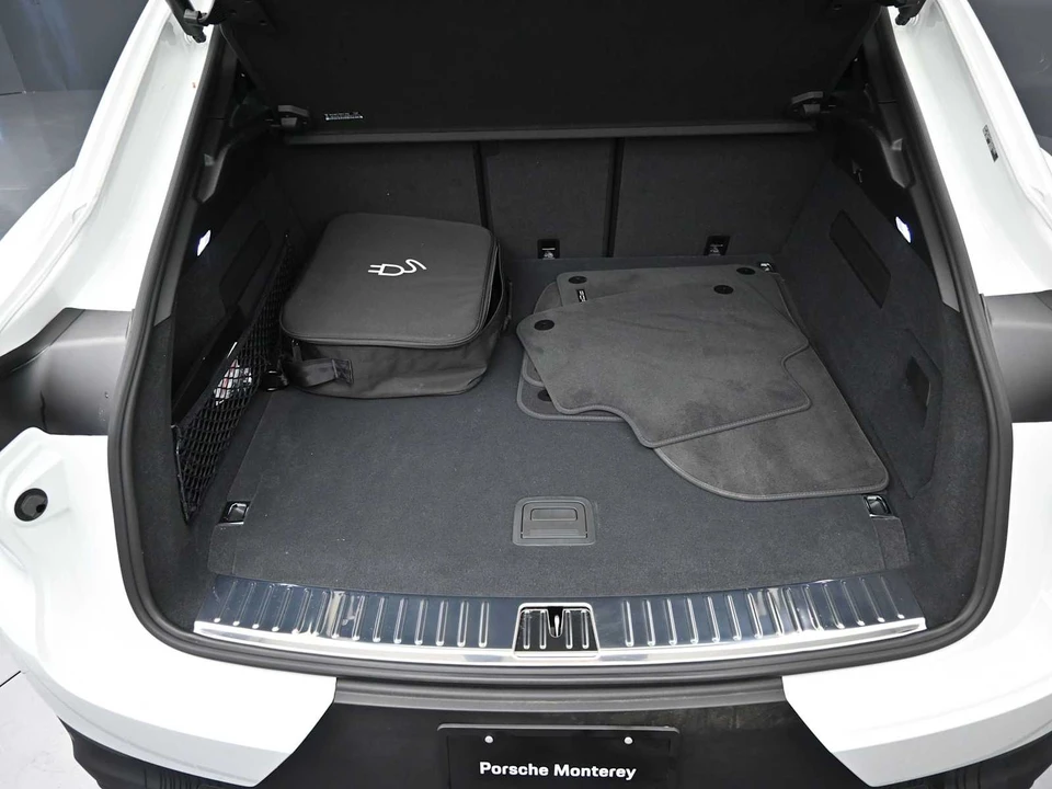 2025 Porsche 9Y0/9Y3 Cayenne Coupe - Image 24 of 31