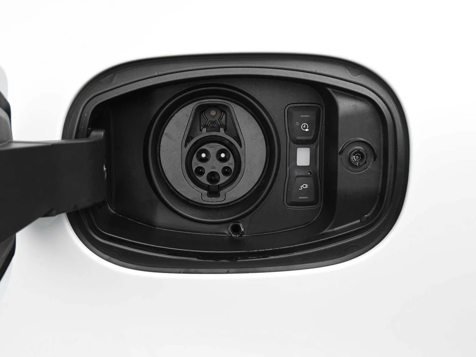 2025 Porsche 9Y0/9Y3 Cayenne Coupe - Image 30 of 31