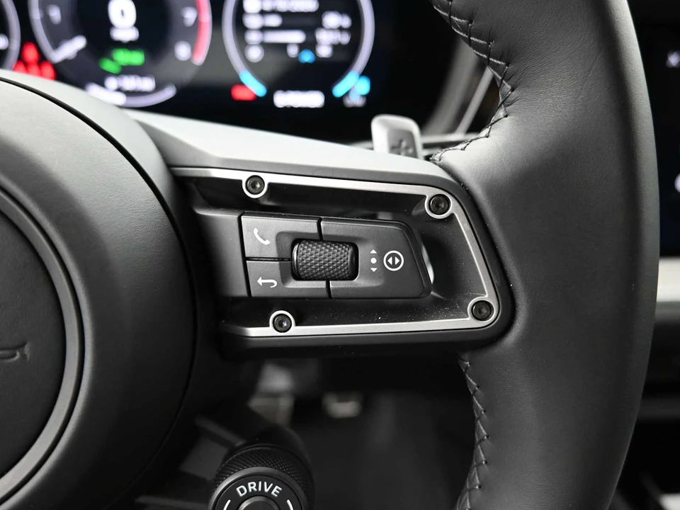 2025 Porsche 9Y0/9Y3 Cayenne Coupe - Image 8 of 31