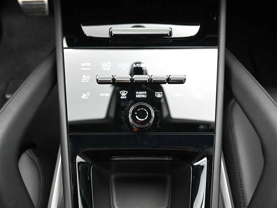 2025 Porsche 9Y0/9Y3 Cayenne Coupe - Image 13 of 31