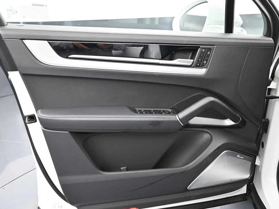 2025 Porsche 9Y0/9Y3 Cayenne Coupe - Image 14 of 31