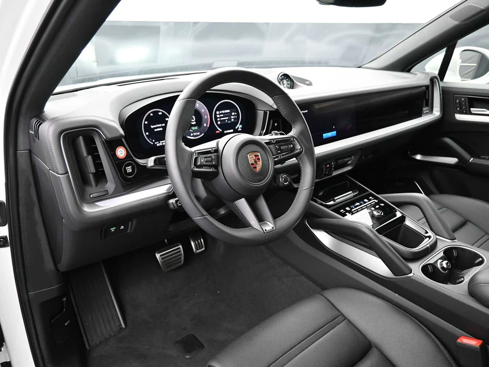 2025 Porsche 9Y0/9Y3 Cayenne Coupe - Image 4 of 31
