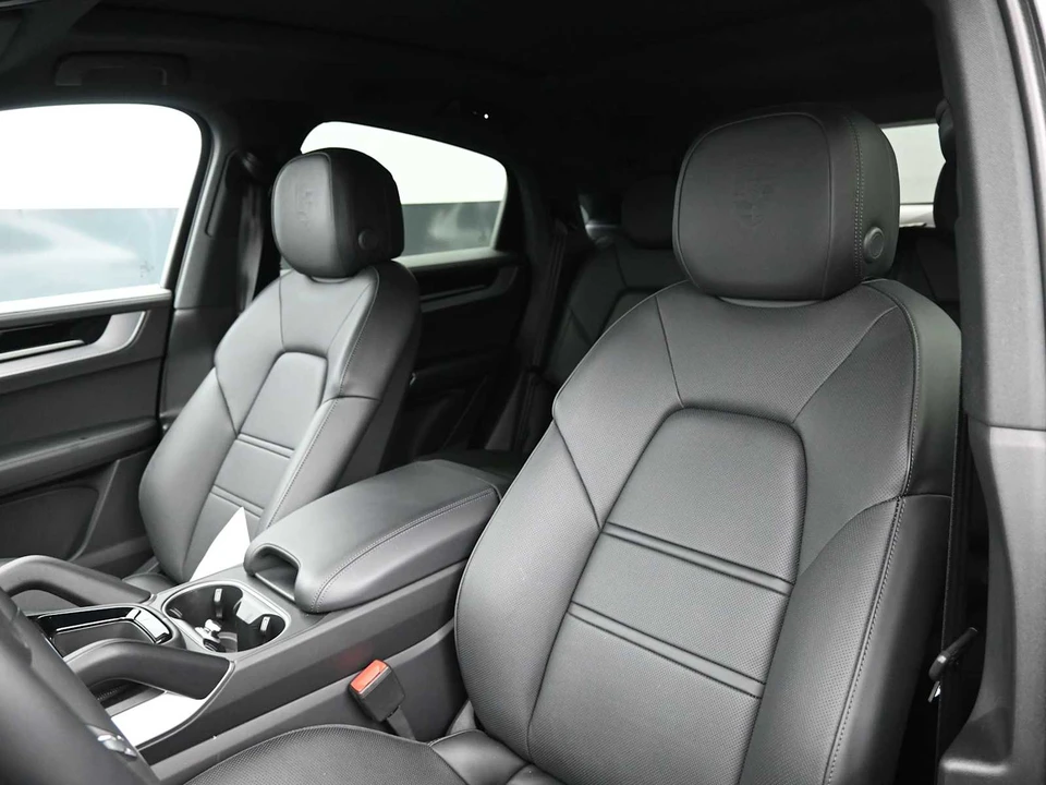 2025 Porsche 9Y0/9Y3 Cayenne Coupe - Image 5 of 31