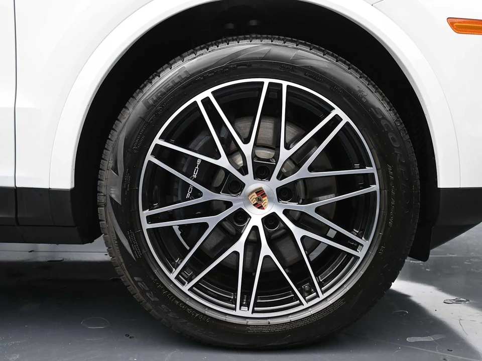 2025 Porsche 9Y0/9Y3 Cayenne Coupe - Image 28 of 31