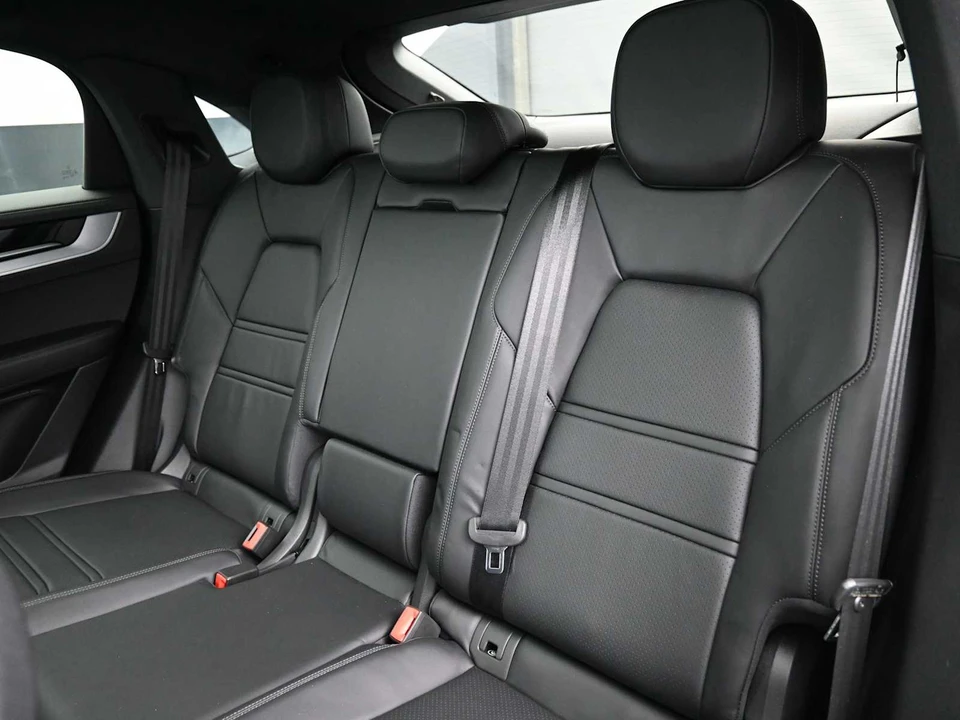 2025 Porsche 9Y0/9Y3 Cayenne Coupe - Image 16 of 31