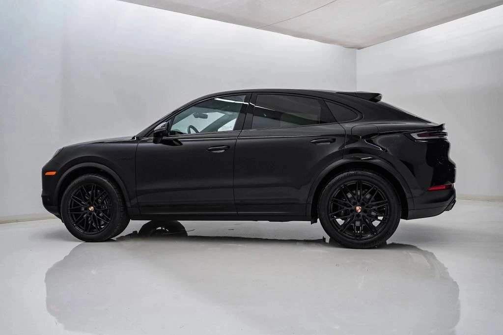 2025 Porsche Cayenne - Image 2 of 5