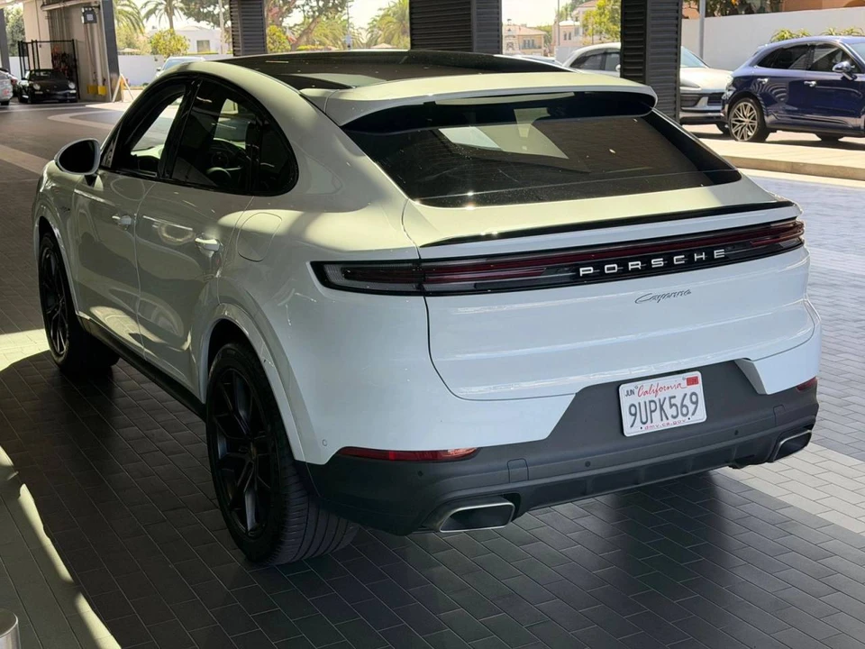 2025 Porsche Cayenne - Image 2 of 4