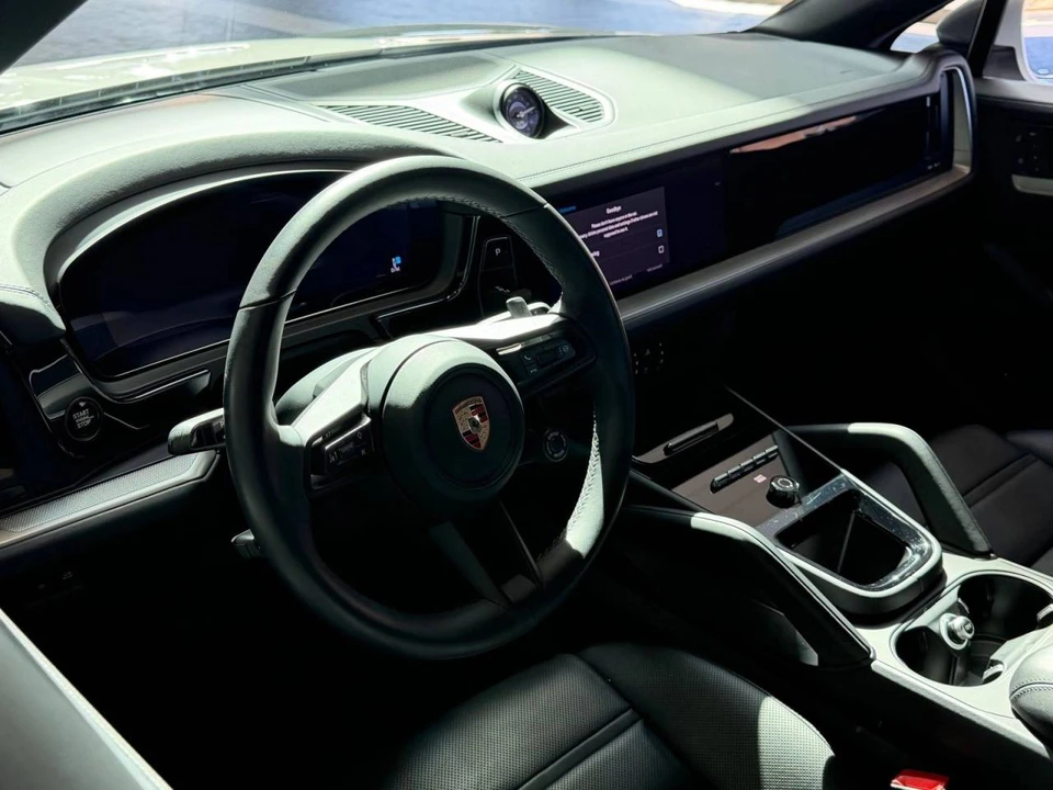 2025 Porsche Cayenne - Image 3 of 4