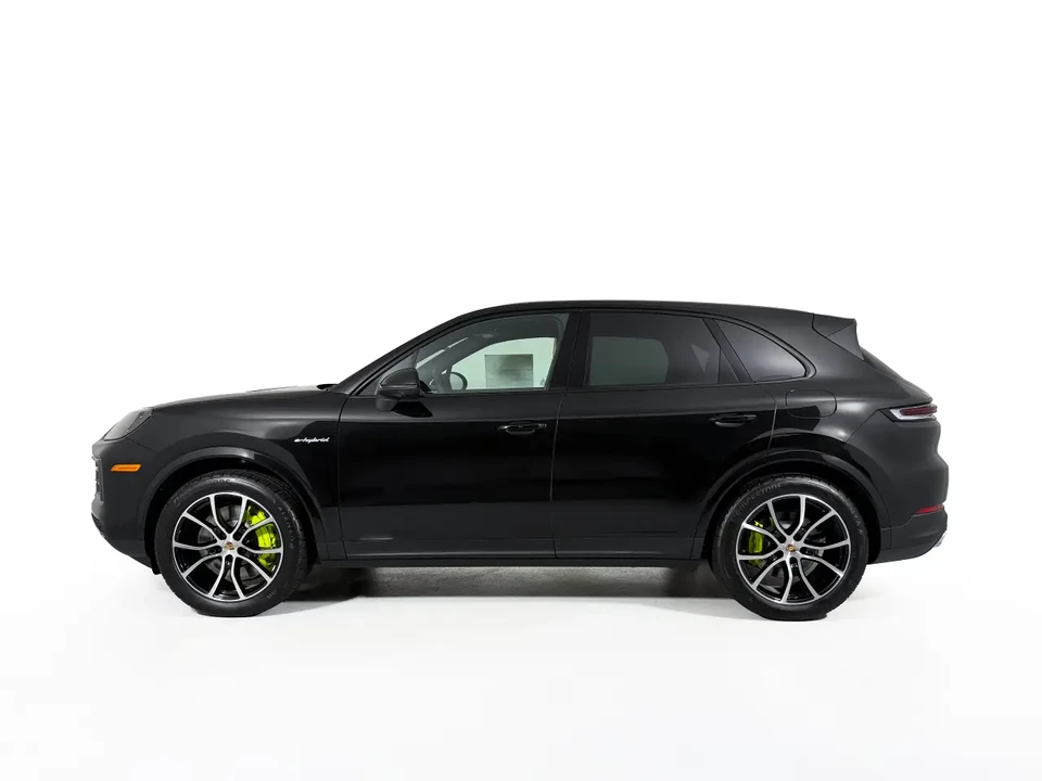 2025 Porsche 9Y0/9Y3 Cayenne - Image 2 of 6