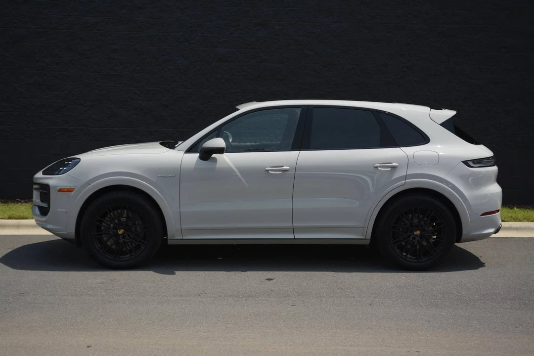 2025 Porsche 9Y0/9Y3 Cayenne - Image 2 of 5