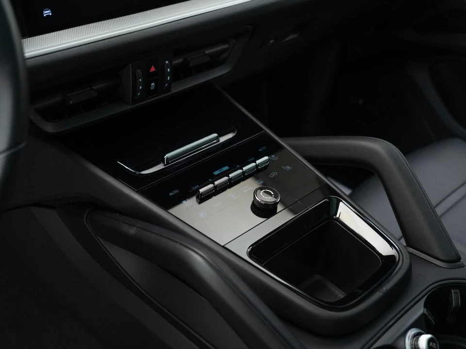 2025 Porsche 9Y0/9Y3 Cayenne - Image 28 of 31