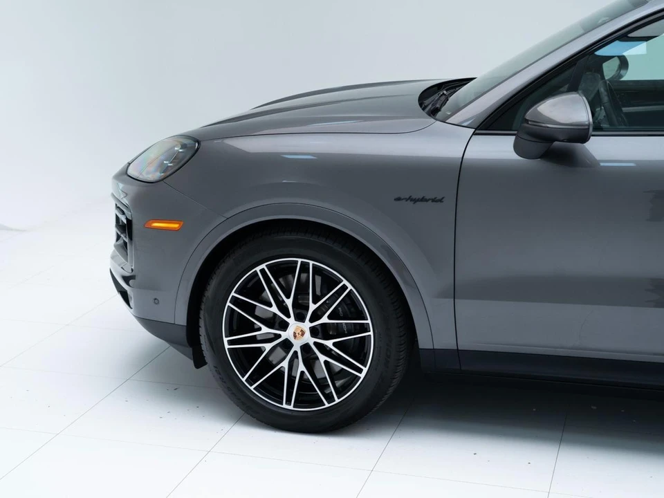 2025 Porsche 9Y0/9Y3 Cayenne - Image 12 of 31