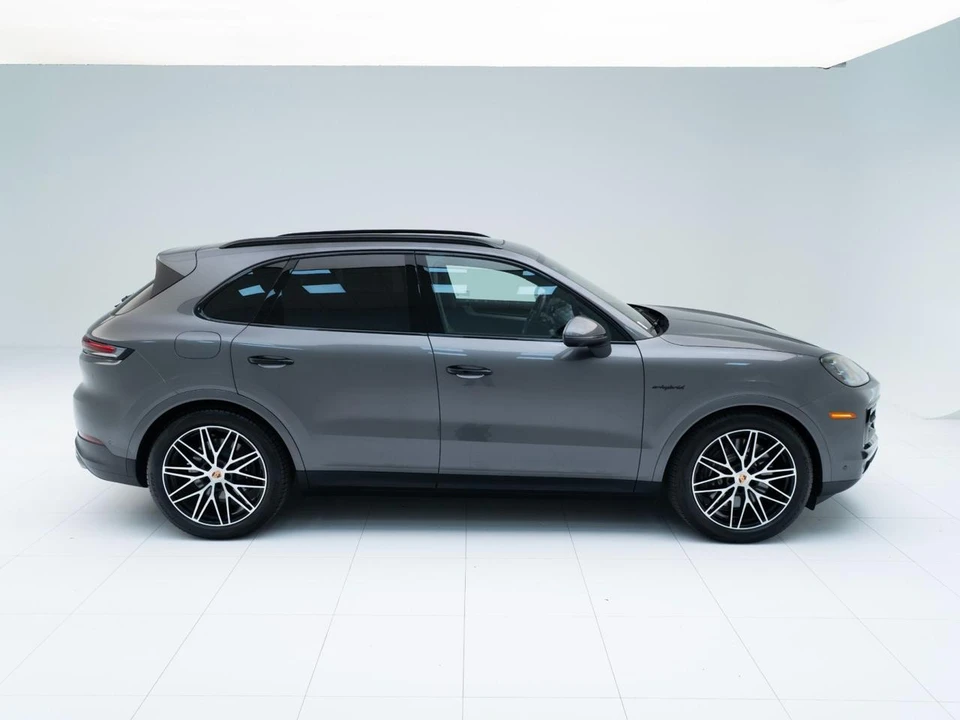 2025 Porsche 9Y0/9Y3 Cayenne - Image 9 of 31