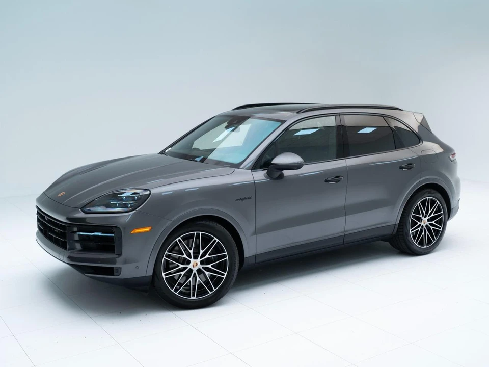 2025 Porsche 9Y0/9Y3 Cayenne - Image 2 of 31