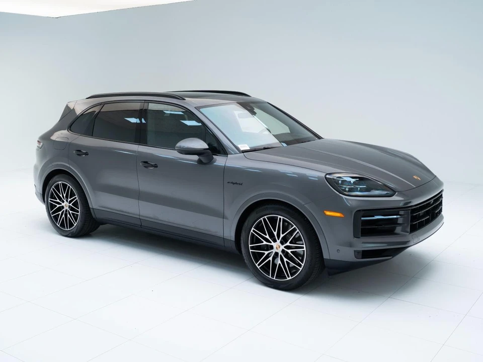 2025 Porsche 9Y0/9Y3 Cayenne - Image 8 of 31