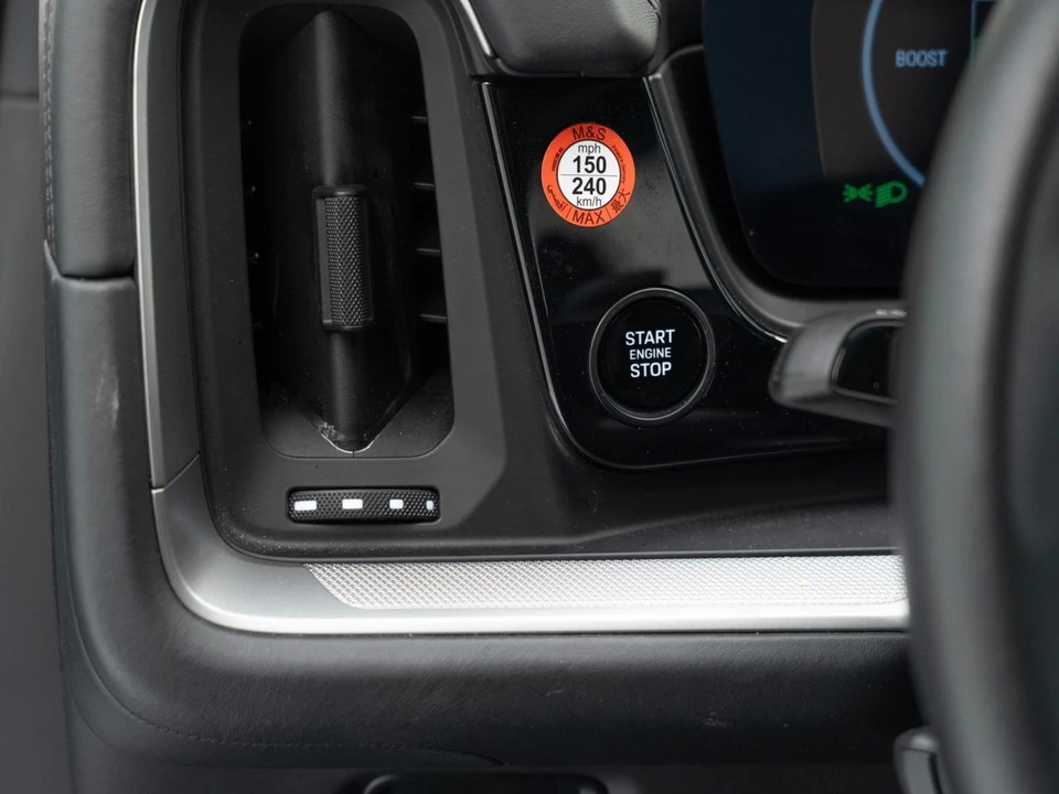 2025 Porsche 9Y0/9Y3 Cayenne - Image 30 of 31