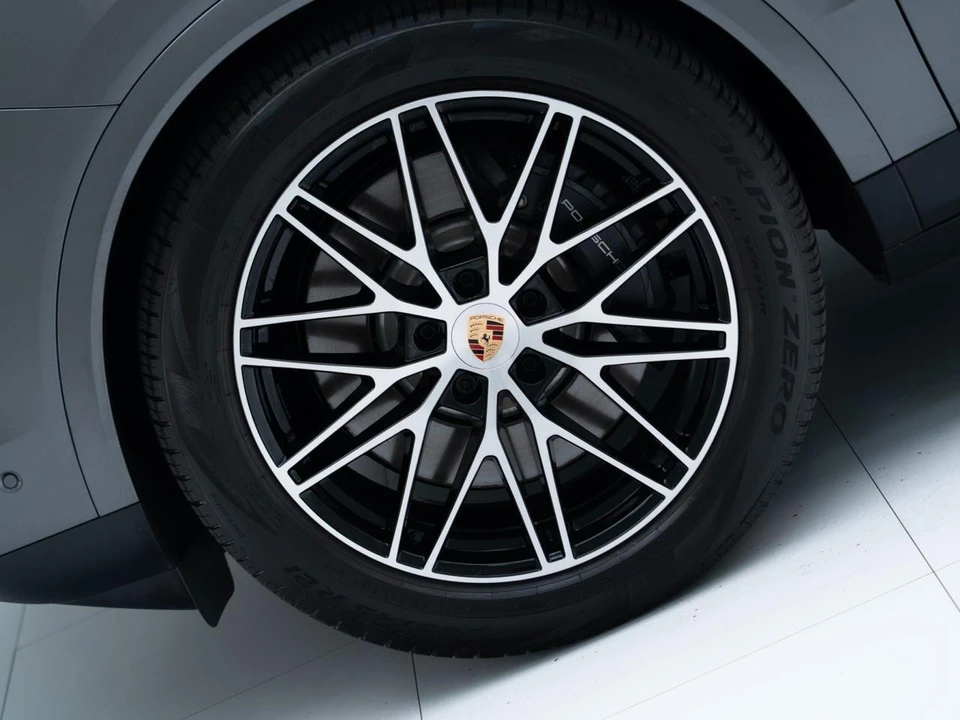 2025 Porsche 9Y0/9Y3 Cayenne - Image 13 of 31