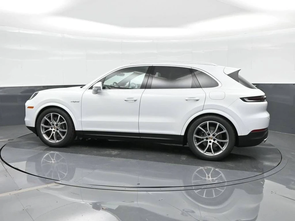 2025 Porsche 9Y0/9Y3 Cayenne - Image 2 of 4