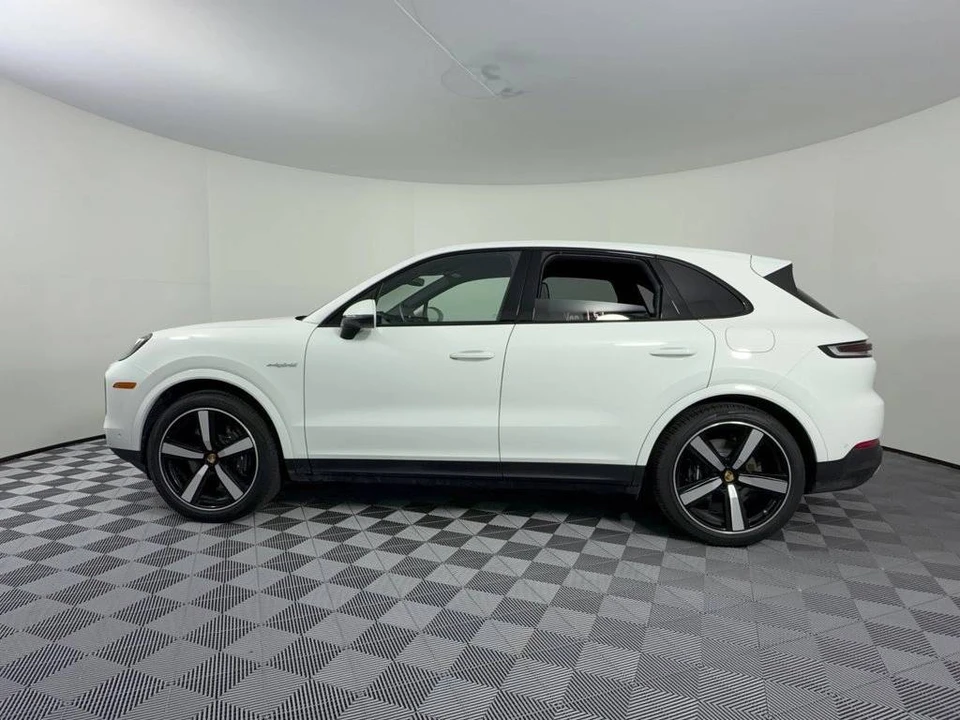 2025 Porsche 9Y0/9Y3 Cayenne - Image 2 of 4