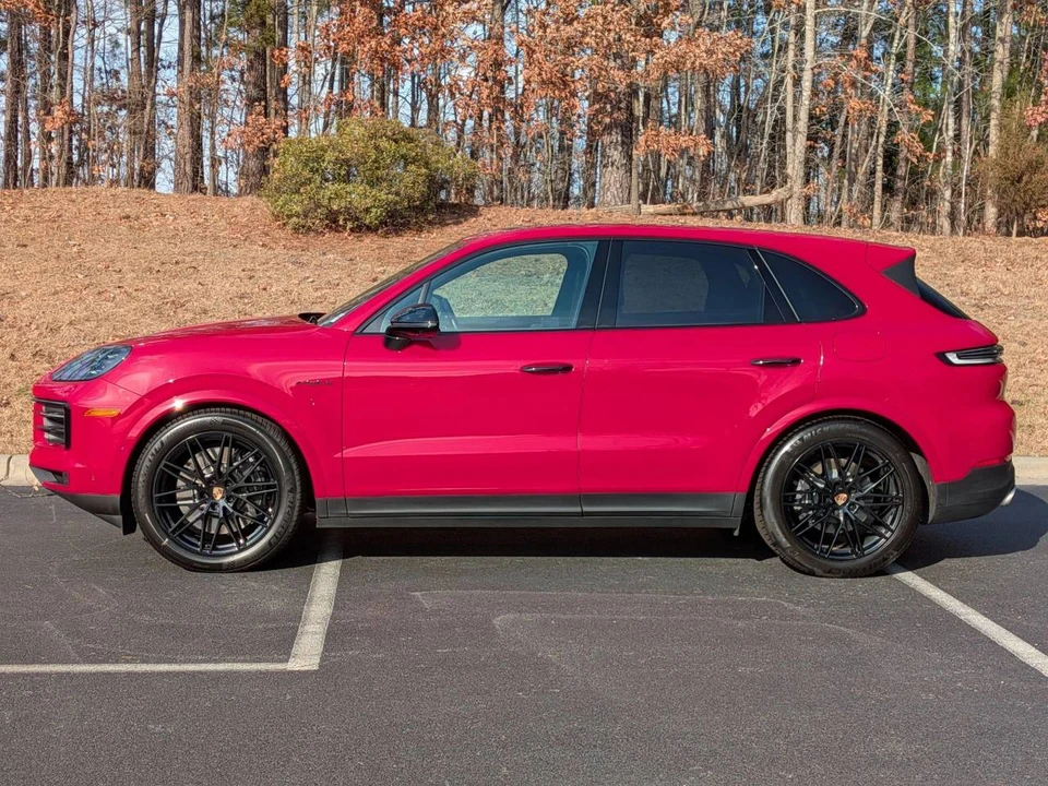 2025 Porsche 9Y0/9Y3 Cayenne - Image 2 of 5
