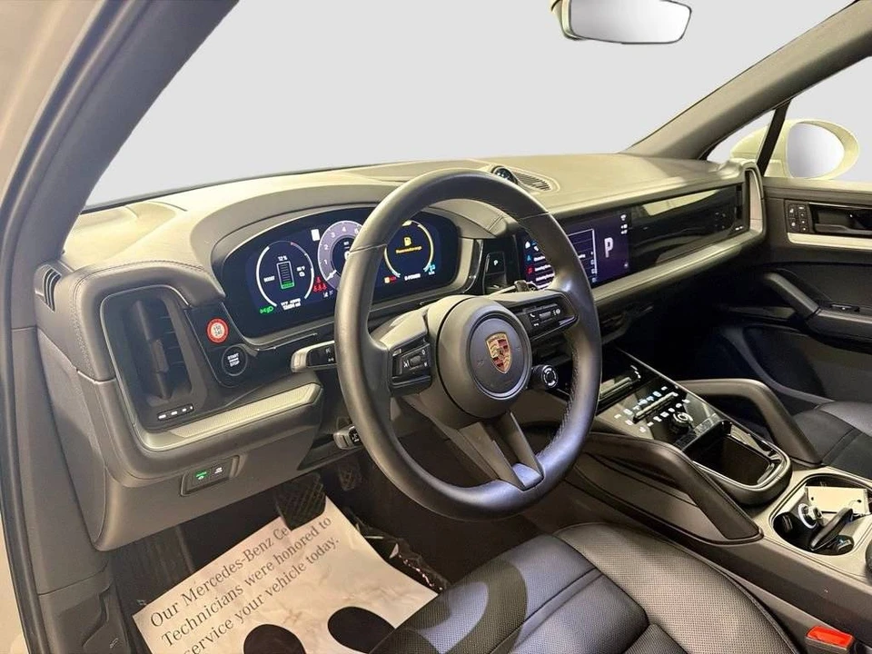 2025 Porsche 9Y0/9Y3 Cayenne - Image 4 of 5