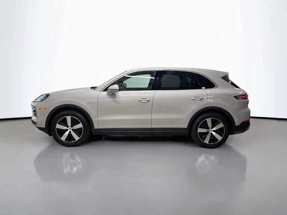 2025 Porsche 9Y0/9Y3 Cayenne - Image 2 of 5