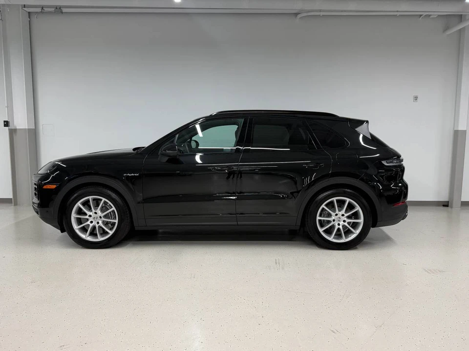 2025 Porsche 9Y0/9Y3 Cayenne - Image 2 of 5