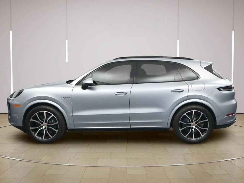 2025 Porsche 9Y0/9Y3 Cayenne - Image 2 of 5