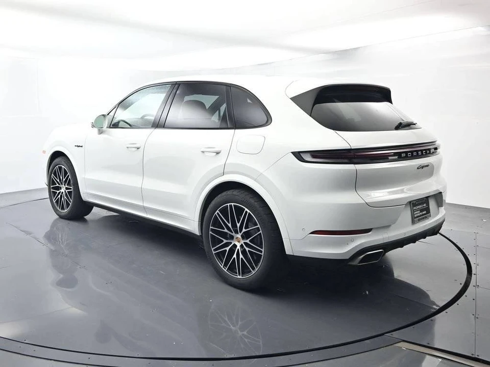 2025 Porsche 9Y0/9Y3 Cayenne - Image 3 of 4