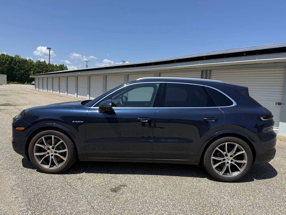 2025 Porsche 9Y0/9Y3 Cayenne - Image 2 of 5