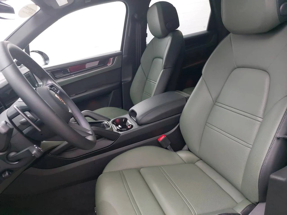 2025 Porsche 9Y0/9Y3 Cayenne - Image 5 of 5