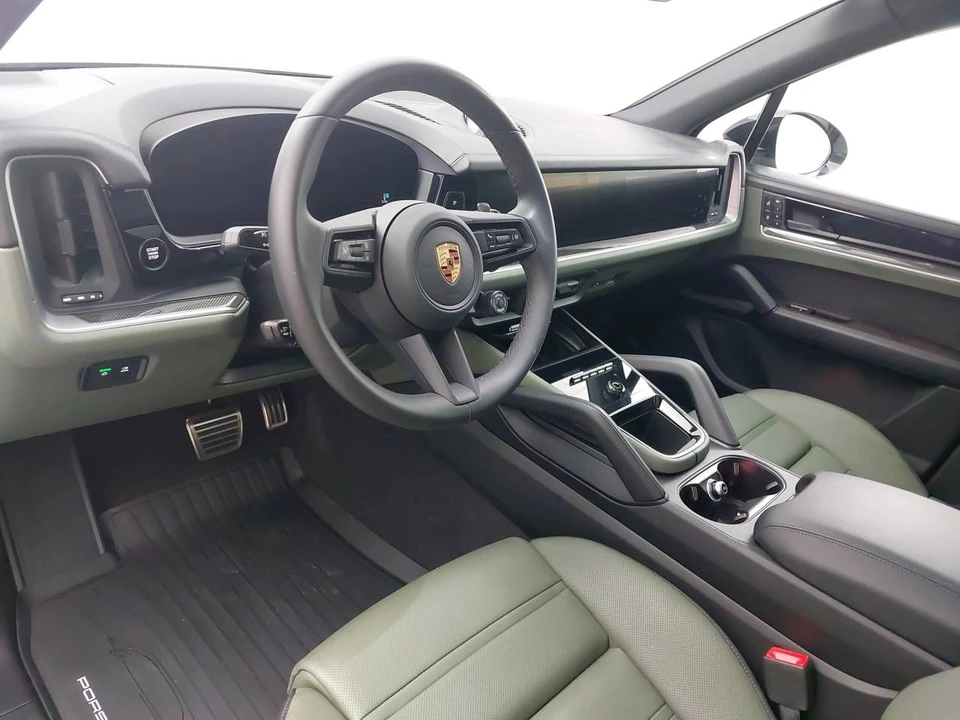 2025 Porsche 9Y0/9Y3 Cayenne - Image 4 of 5